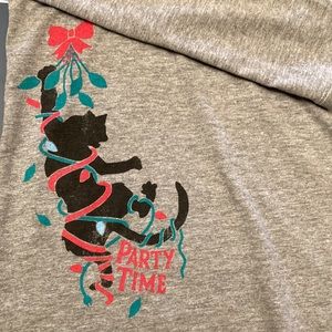 Life Is Good Women’s Small Gray Long Sleeve Crusher Tee, Party Time Cat Holiday